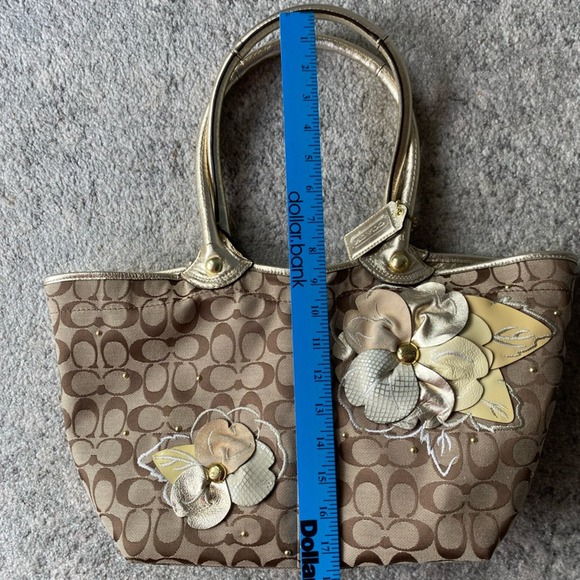 COACH Bleeker tote in signature floral EUC absolutely gorgeous inside and out - Picture 13 of 16